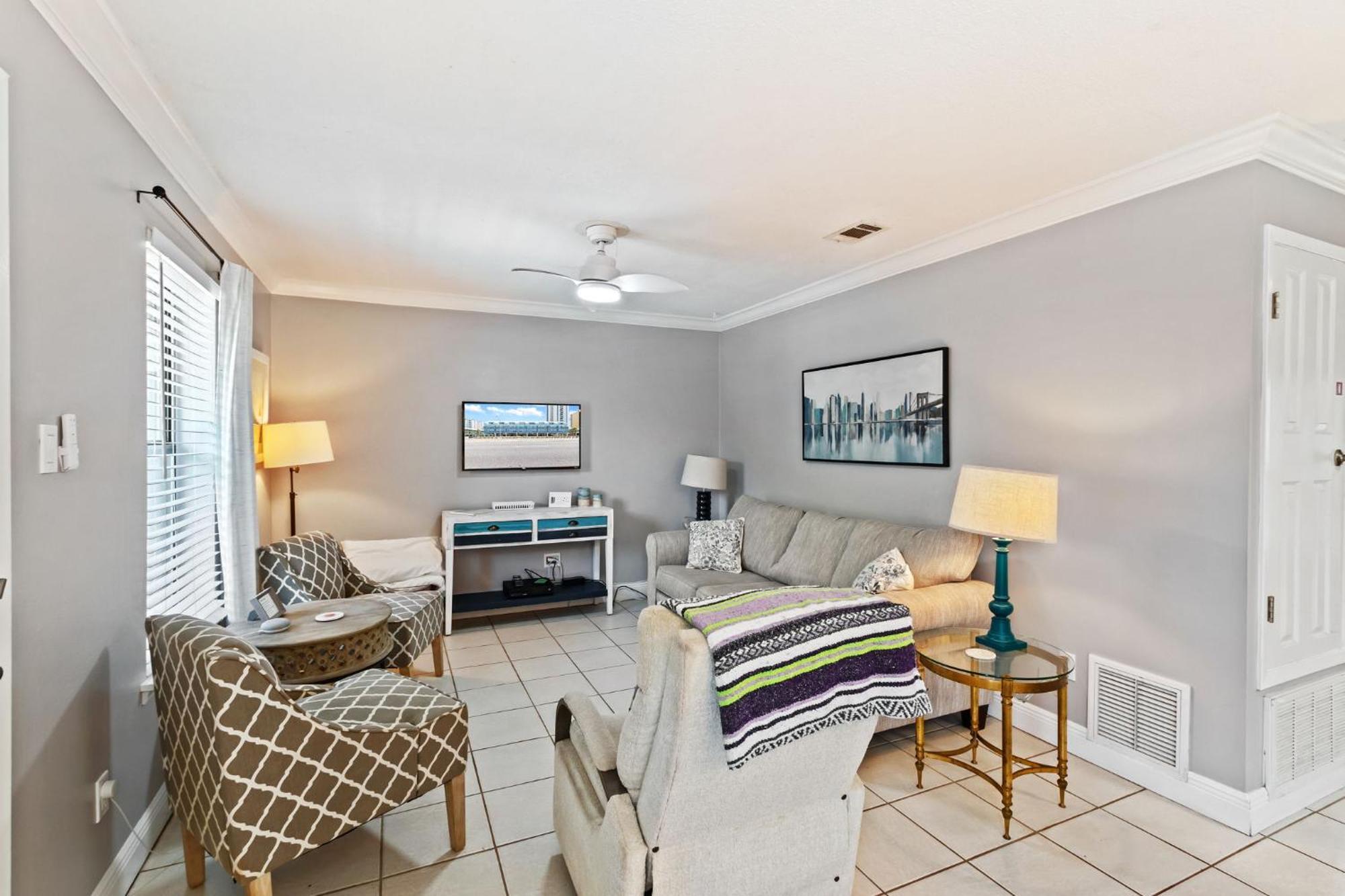 2-bedroom On W/pool *