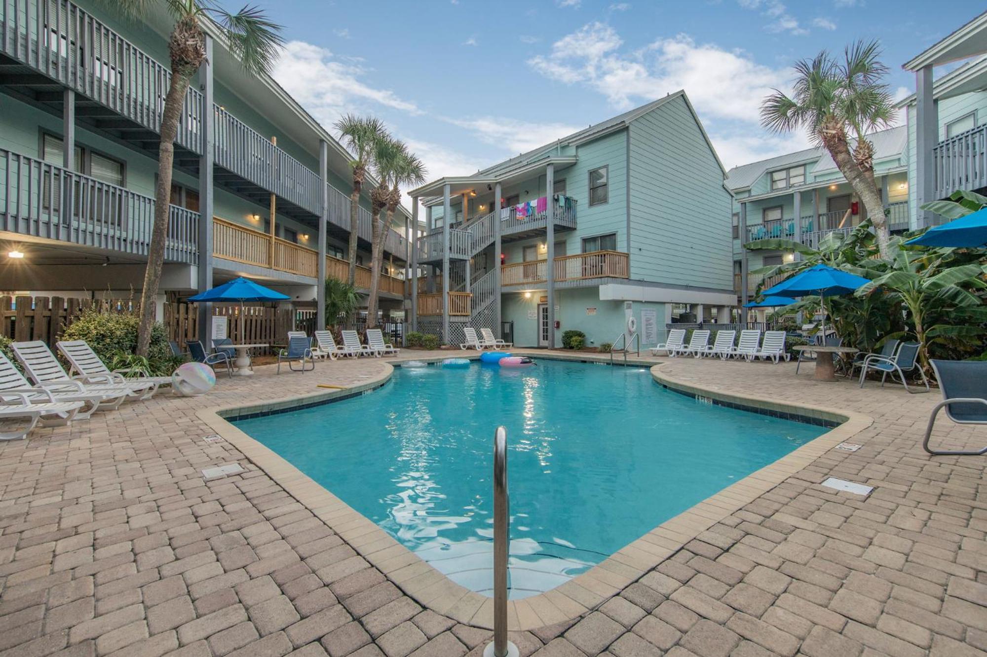 Apartment 2-bedroom On W/pool